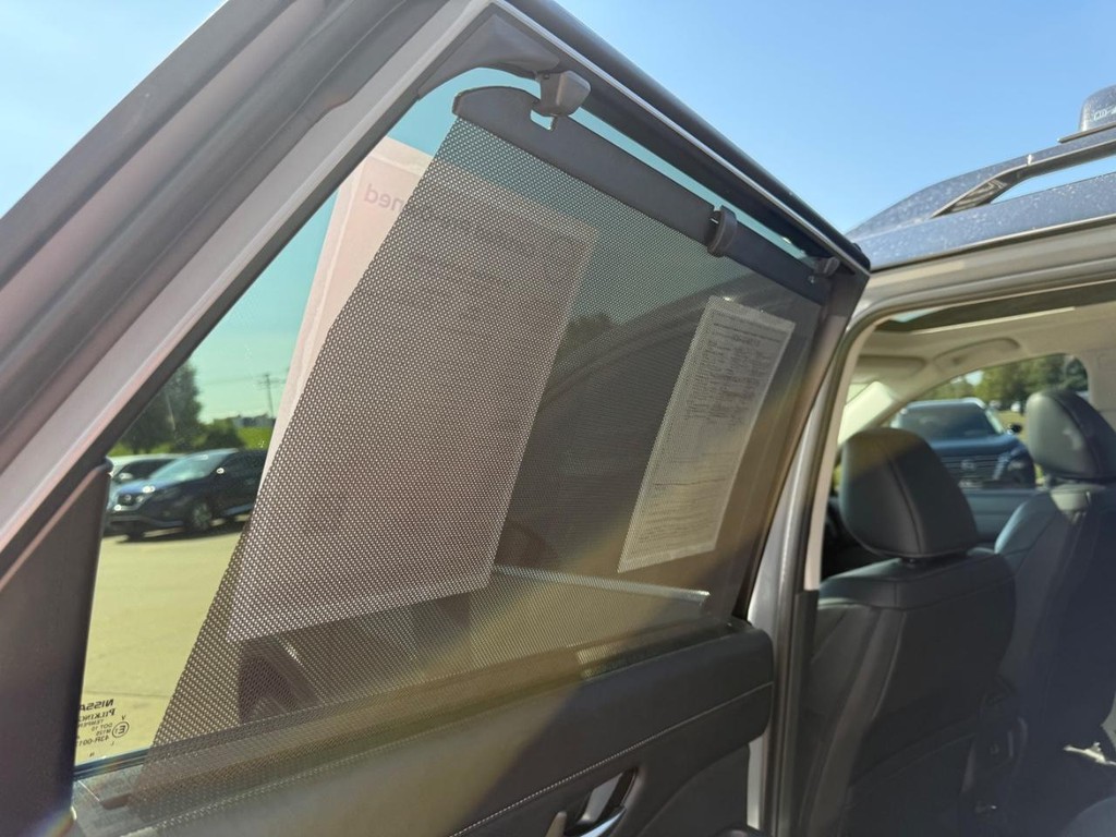 Nissan Pathfinder Vehicle Full-screen Gallery Image 19