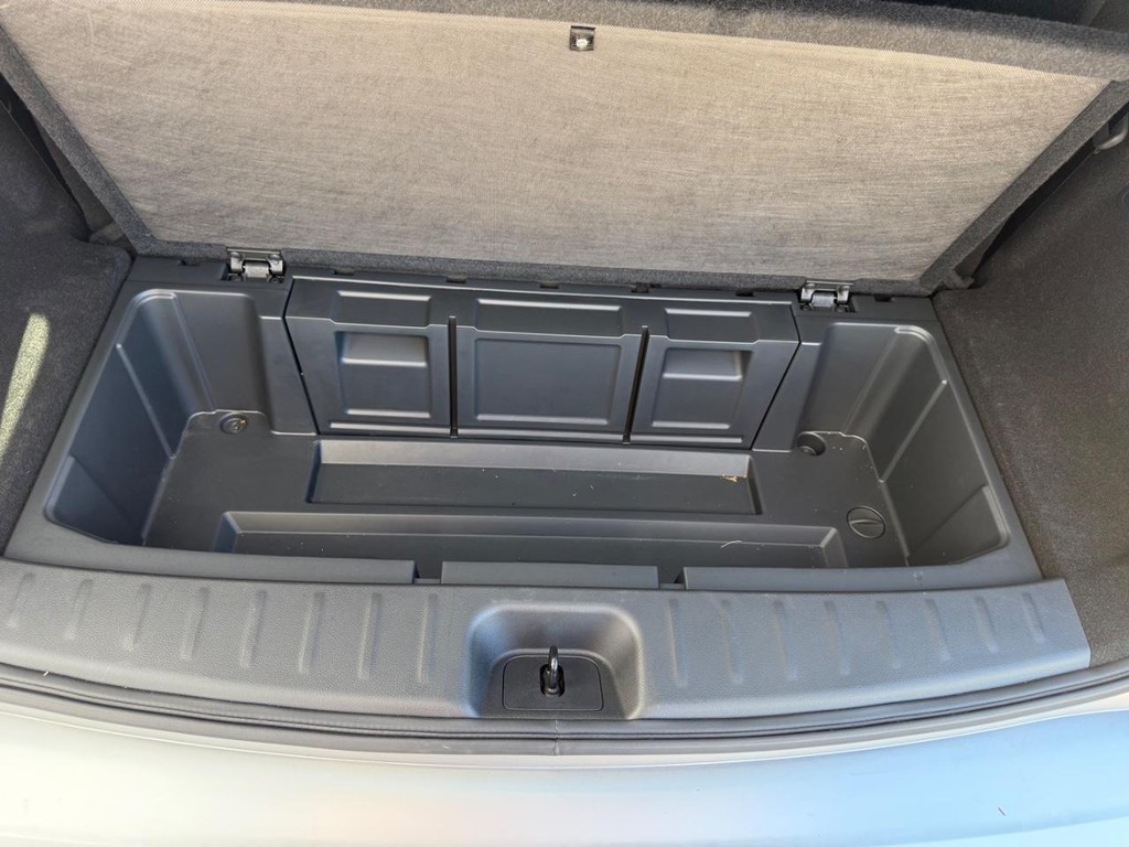 Nissan Pathfinder Vehicle Full-screen Gallery Image 25