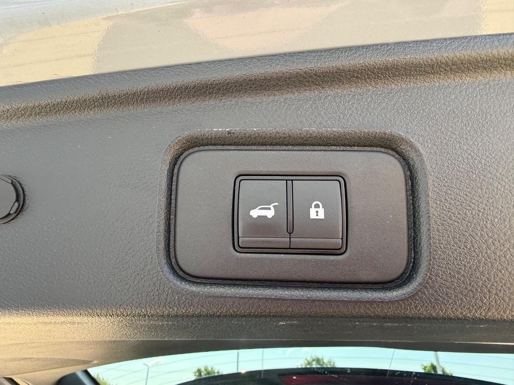 Nissan Pathfinder Vehicle Full-screen Gallery Image 27