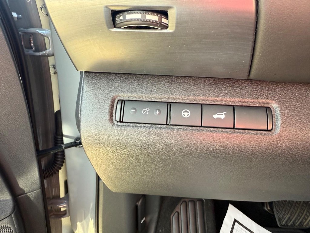 Nissan Pathfinder Vehicle Full-screen Gallery Image 30