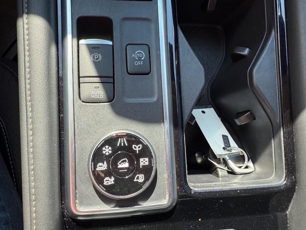 Nissan Pathfinder Vehicle Full-screen Gallery Image 32
