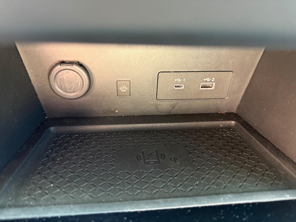 Nissan Pathfinder Vehicle Full-screen Gallery Image 33