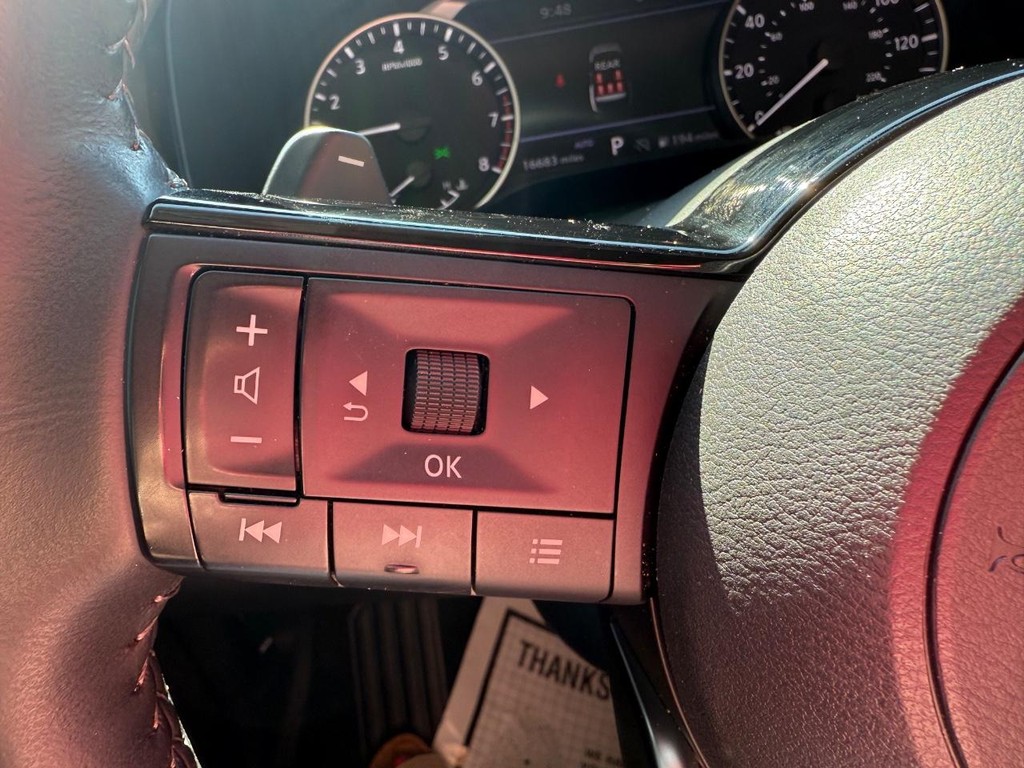 Nissan Pathfinder Vehicle Full-screen Gallery Image 36