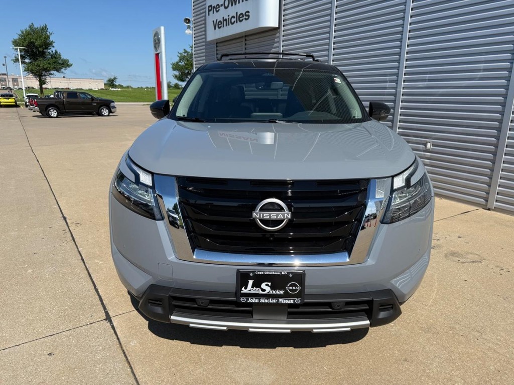 Nissan Pathfinder Vehicle Full-screen Gallery Image 39