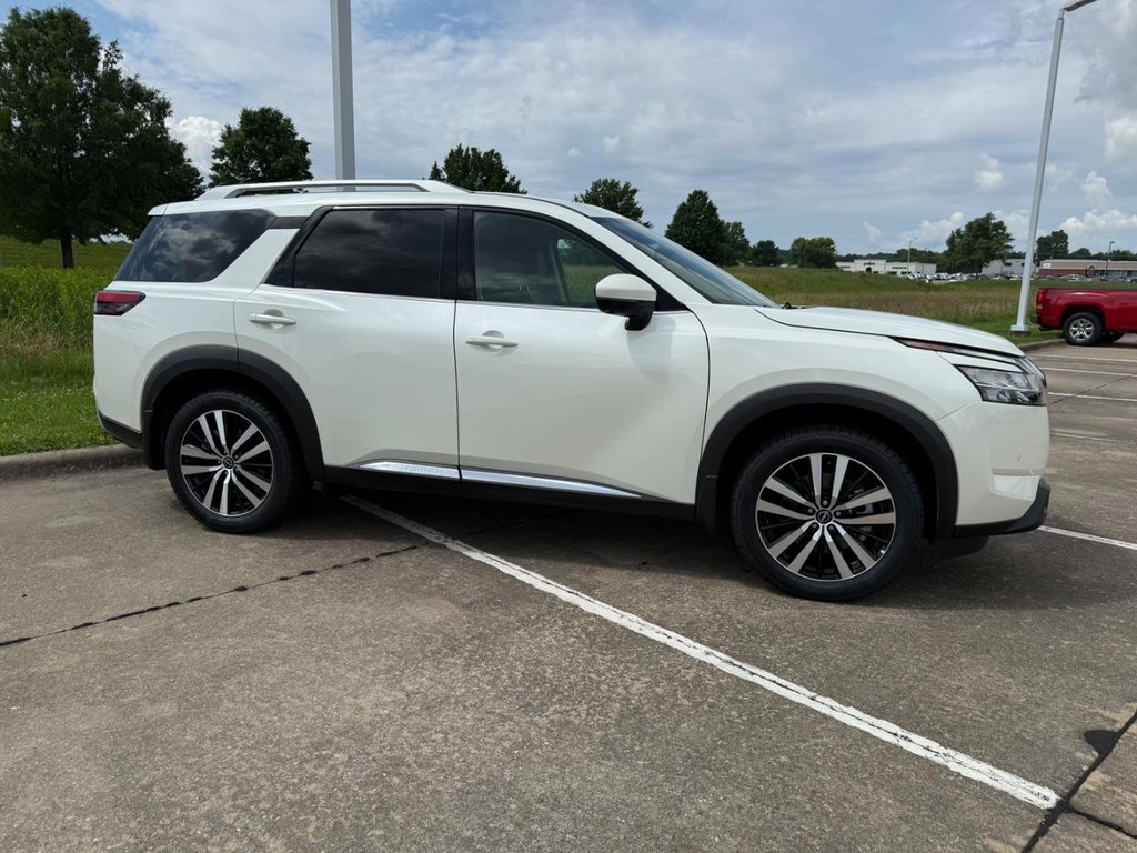 Nissan Pathfinder Vehicle Full-screen Gallery Image 07