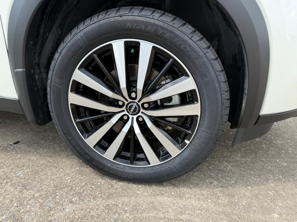 Nissan Pathfinder Vehicle Full-screen Gallery Image 08