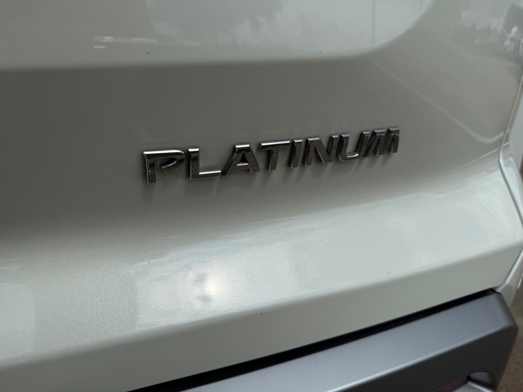 Nissan Pathfinder Vehicle Full-screen Gallery Image 10