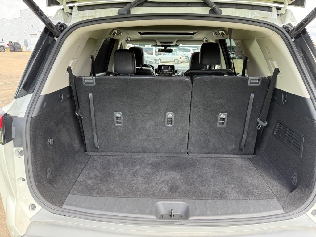 Nissan Pathfinder Vehicle Full-screen Gallery Image 11