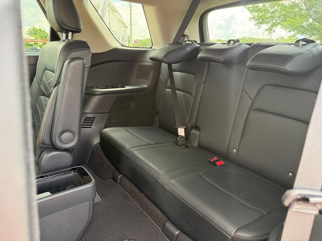 Nissan Pathfinder Vehicle Full-screen Gallery Image 12