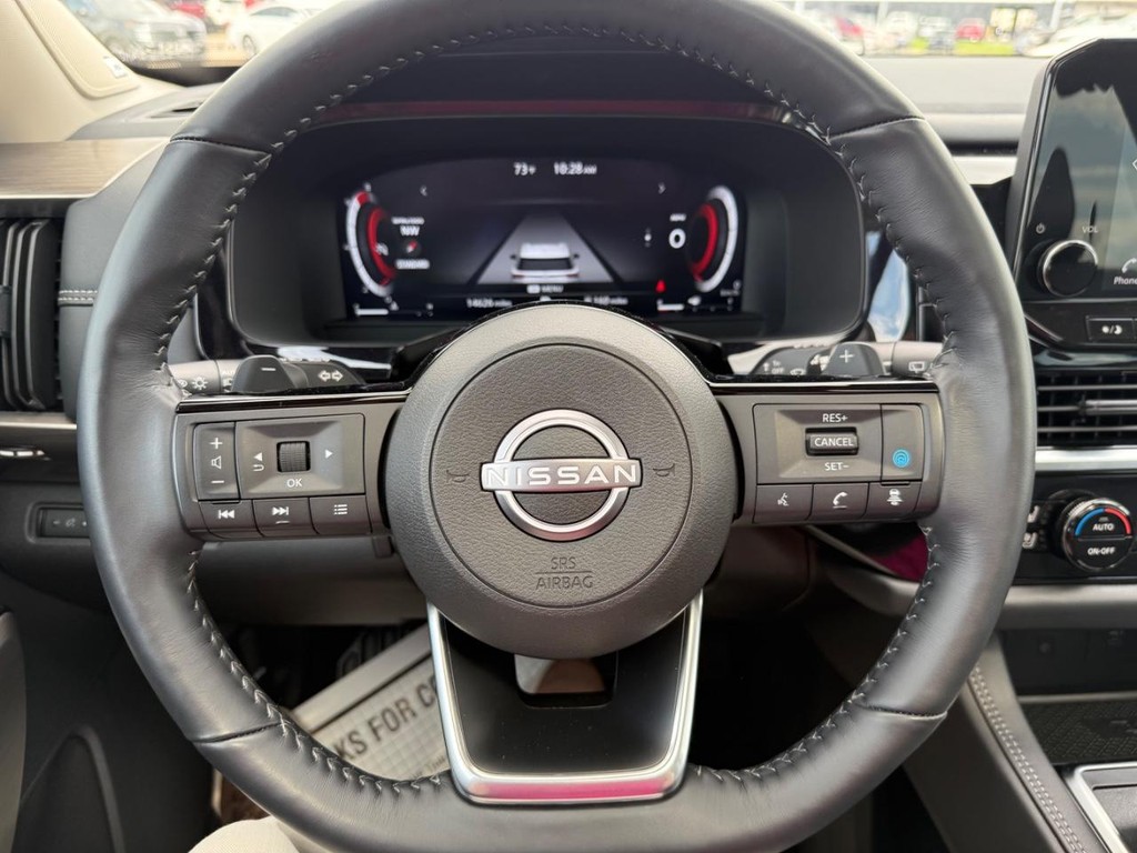 Nissan Pathfinder Vehicle Full-screen Gallery Image 21