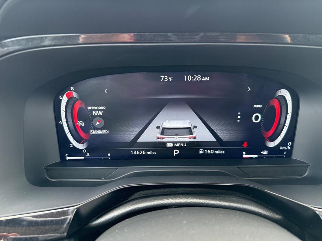 Nissan Pathfinder Vehicle Full-screen Gallery Image 24