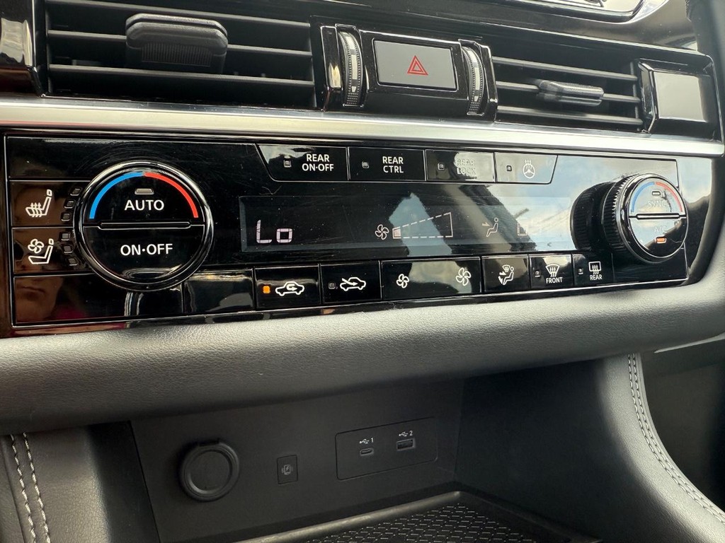 Nissan Pathfinder Vehicle Full-screen Gallery Image 26