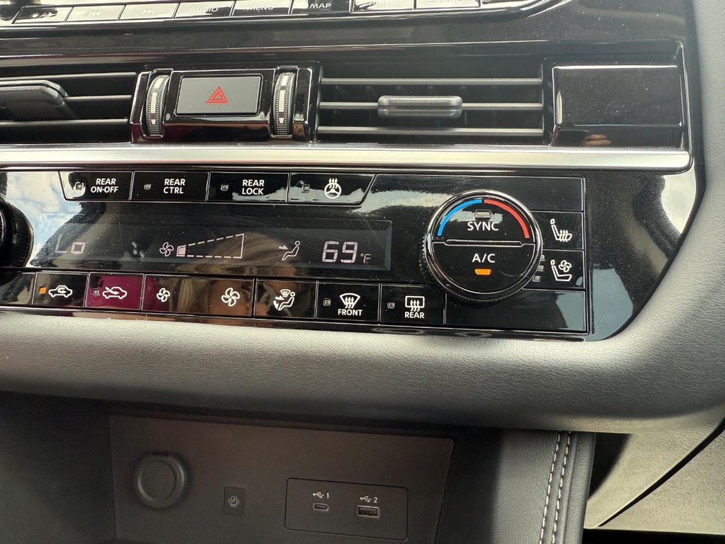 Nissan Pathfinder Vehicle Full-screen Gallery Image 27