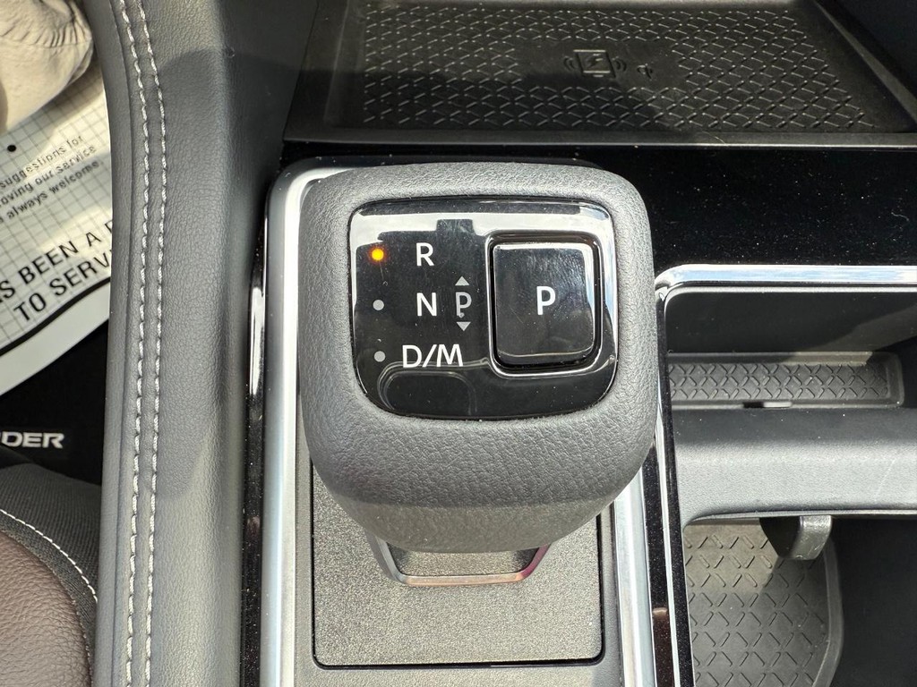 Nissan Pathfinder Vehicle Full-screen Gallery Image 29
