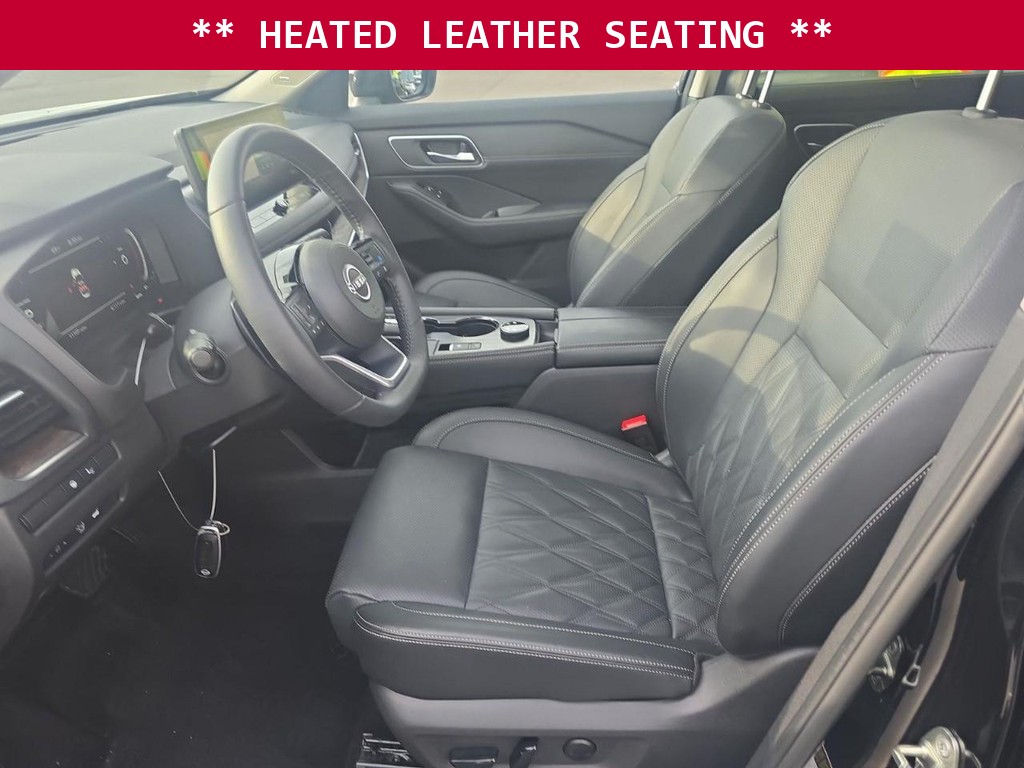 Nissan Rogue Vehicle Full-screen Gallery Image 03