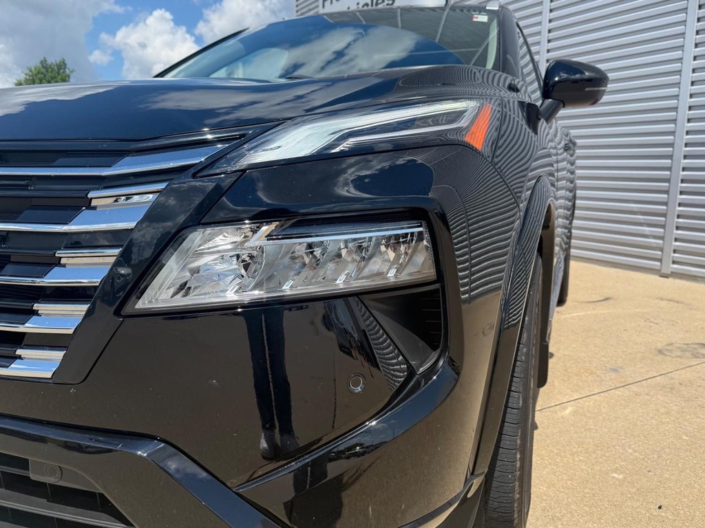 Nissan Rogue Vehicle Full-screen Gallery Image 27