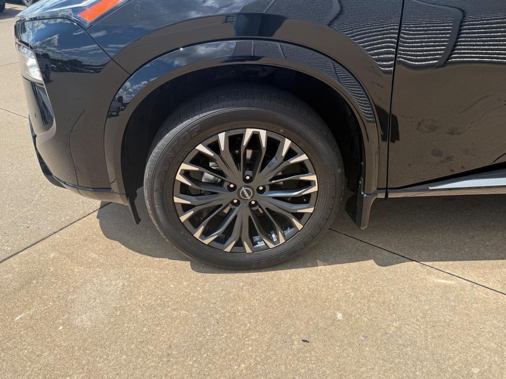 Nissan Rogue Vehicle Full-screen Gallery Image 30