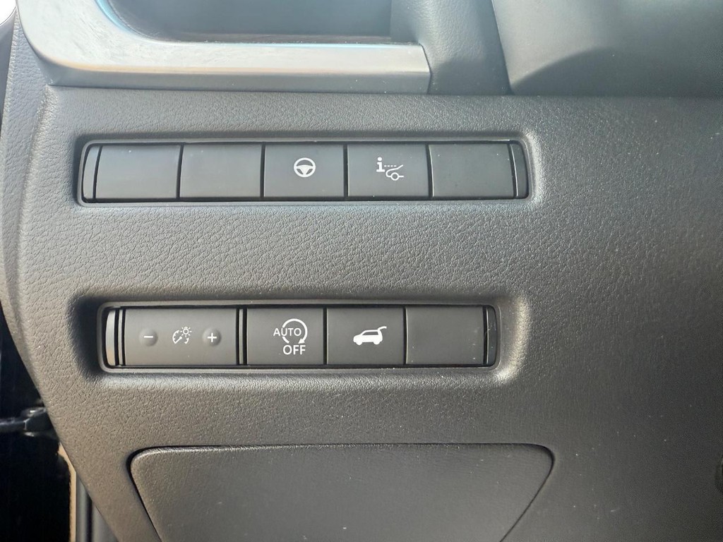 Nissan Rogue Vehicle Full-screen Gallery Image 50
