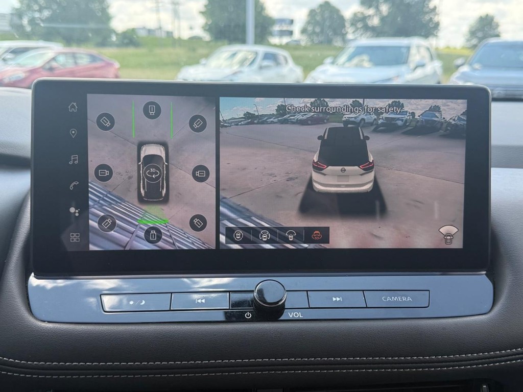 Nissan Rogue Vehicle Full-screen Gallery Image 52