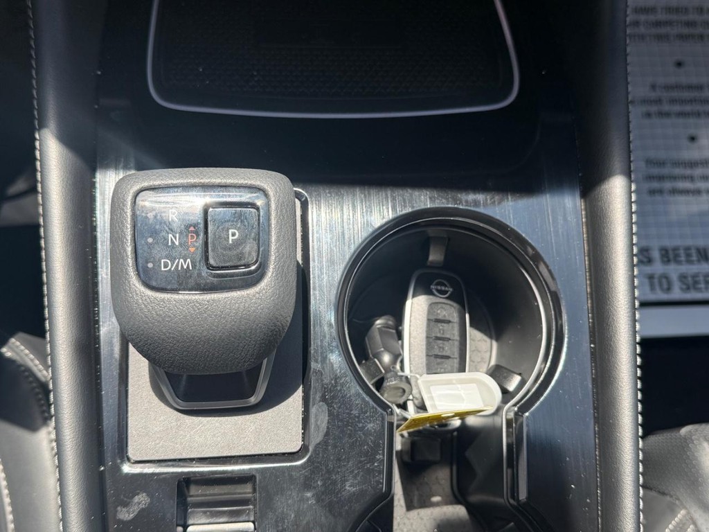 Nissan Rogue Vehicle Full-screen Gallery Image 55
