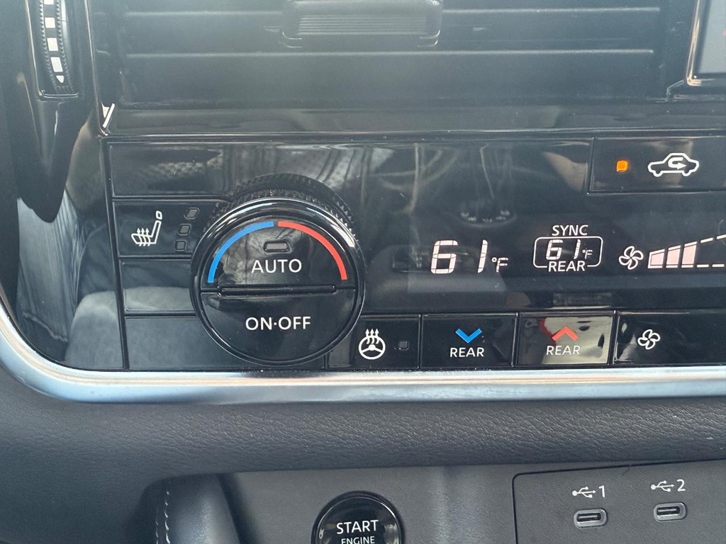 Nissan Rogue Vehicle Full-screen Gallery Image 56