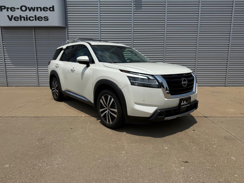 Nissan Pathfinder Vehicle Full-screen Gallery Image 02