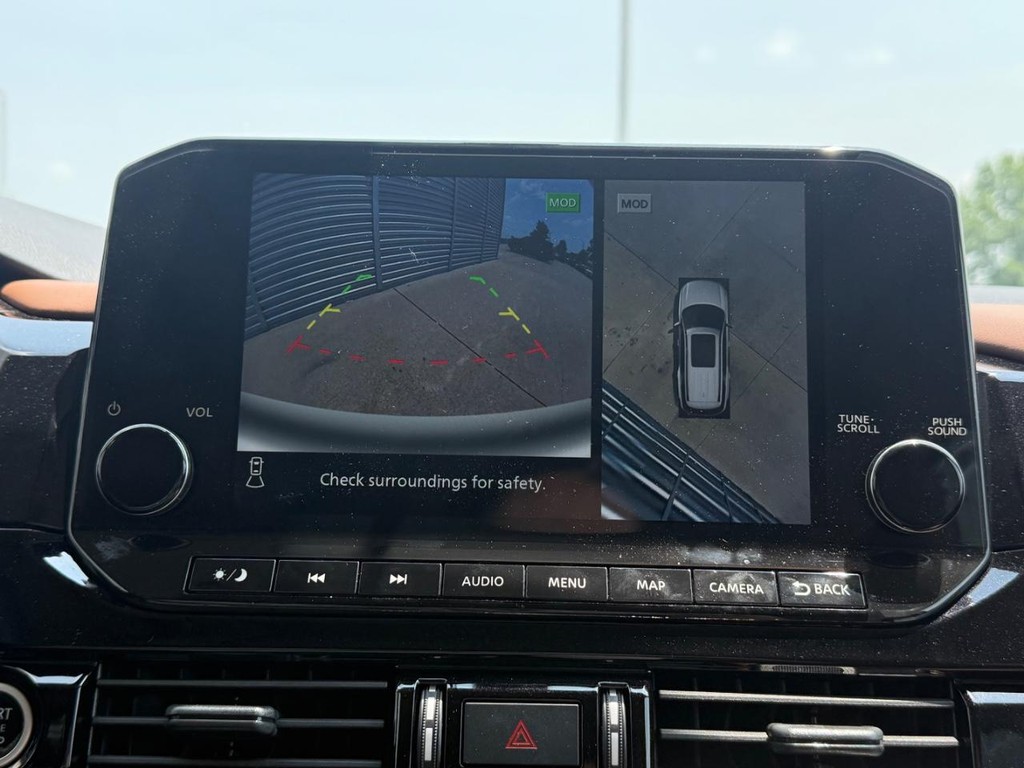 Nissan Pathfinder Vehicle Full-screen Gallery Image 06