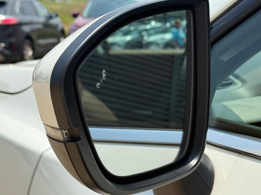Nissan Pathfinder Vehicle Full-screen Gallery Image 08