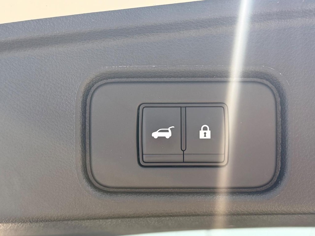 Nissan Pathfinder Vehicle Full-screen Gallery Image 13