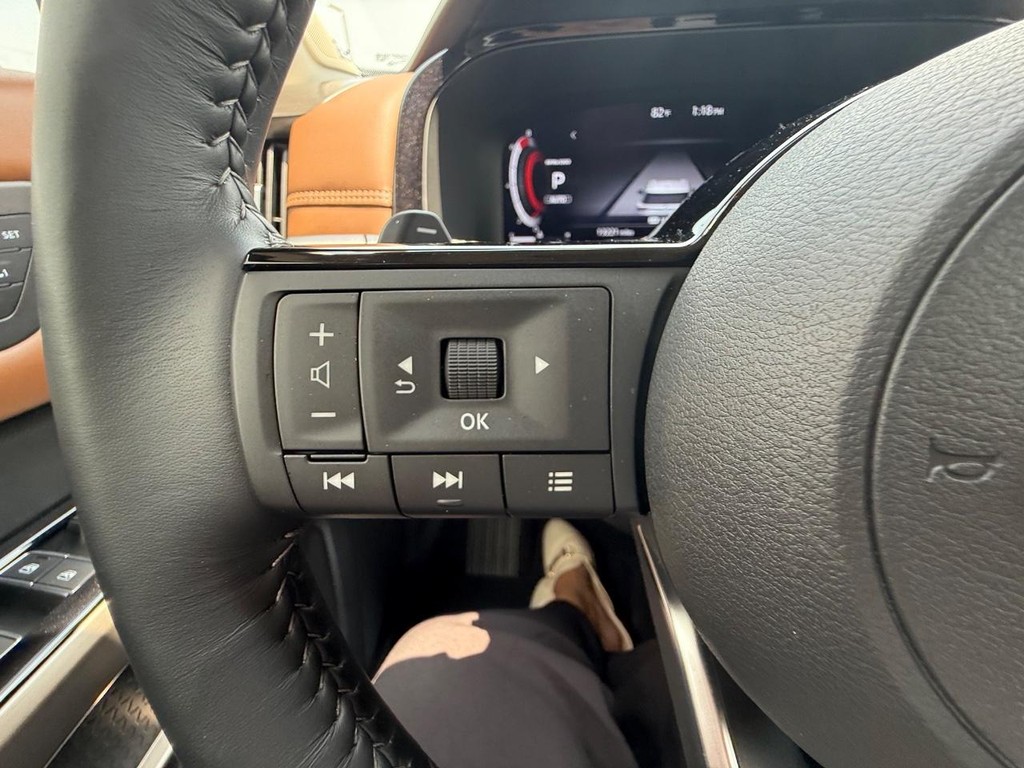 Nissan Pathfinder Vehicle Full-screen Gallery Image 20