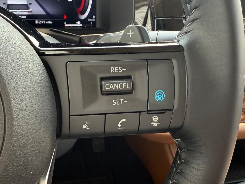 Nissan Pathfinder Vehicle Full-screen Gallery Image 21