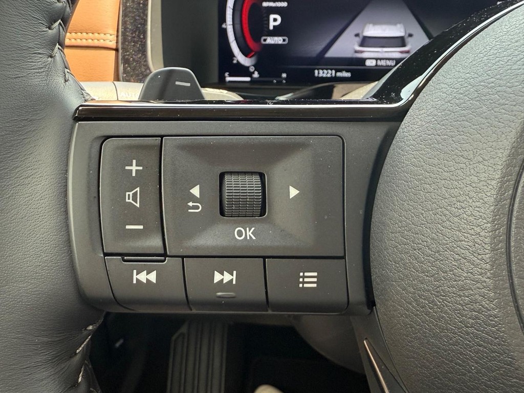 Nissan Pathfinder Vehicle Full-screen Gallery Image 22