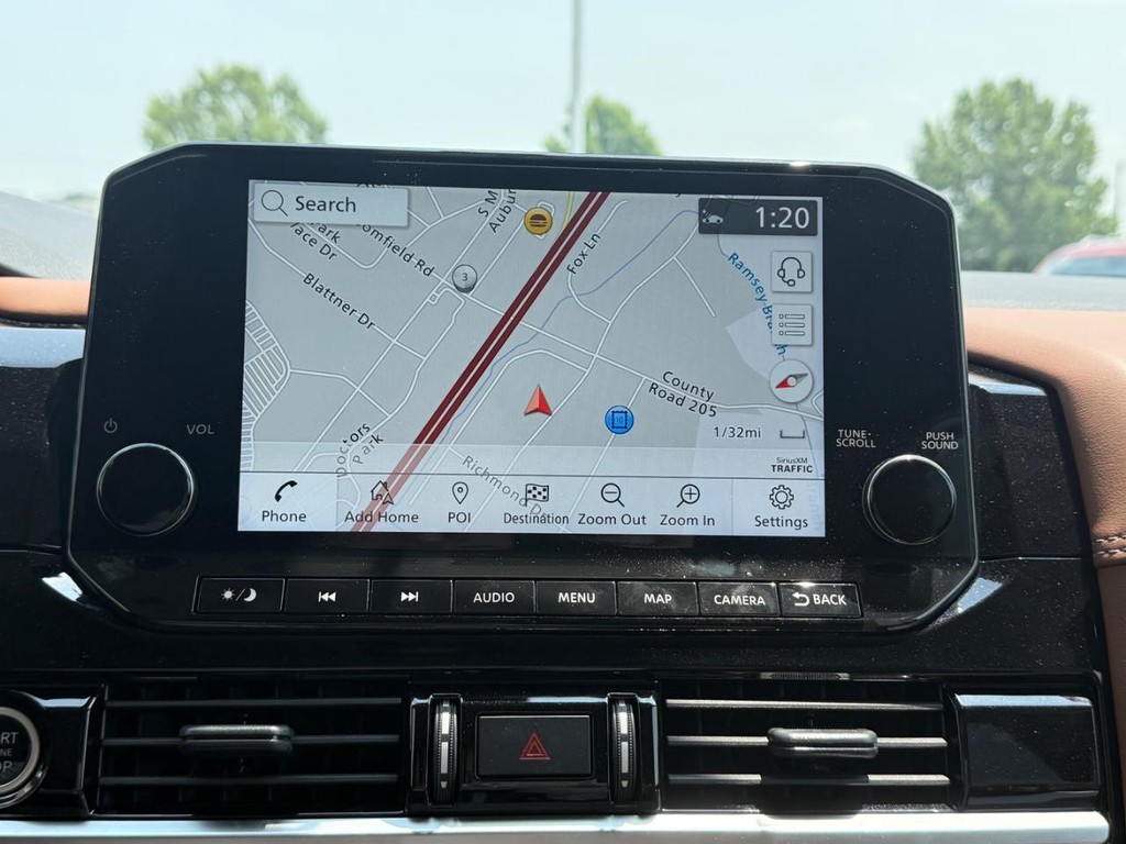 Nissan Pathfinder Vehicle Full-screen Gallery Image 24