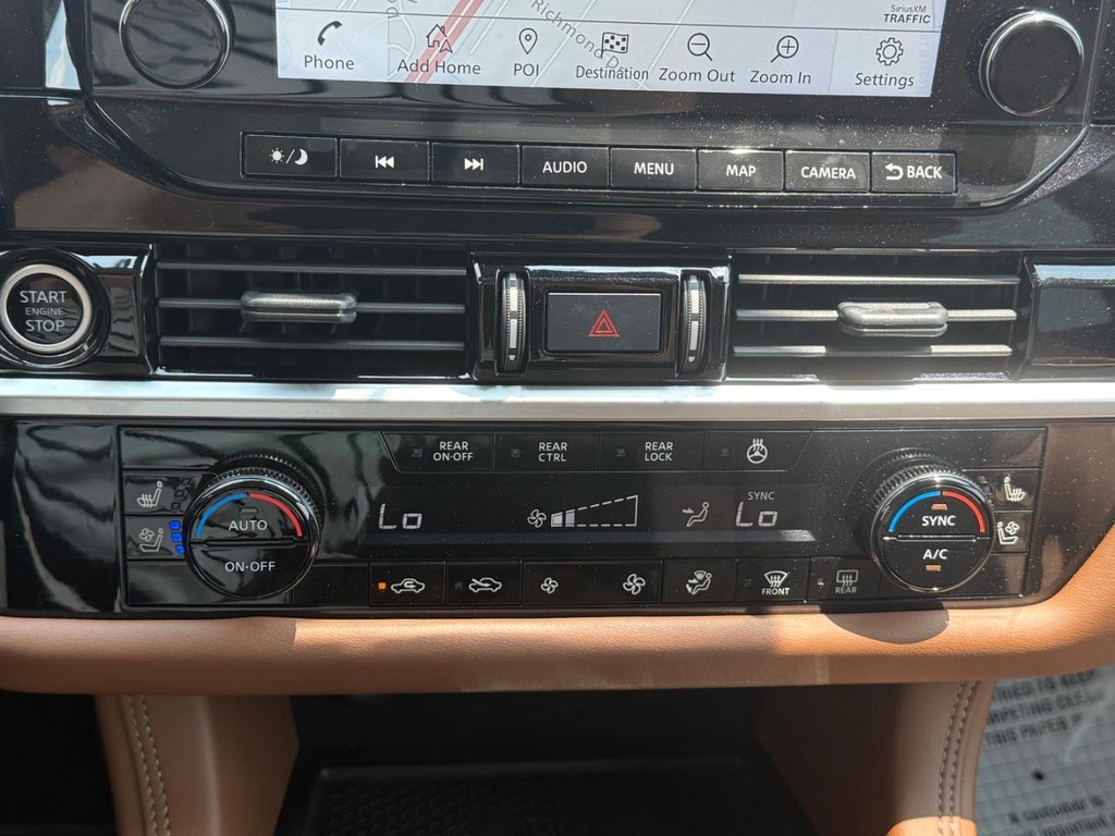Nissan Pathfinder Vehicle Full-screen Gallery Image 26
