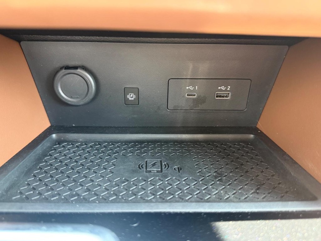 Nissan Pathfinder Vehicle Full-screen Gallery Image 27