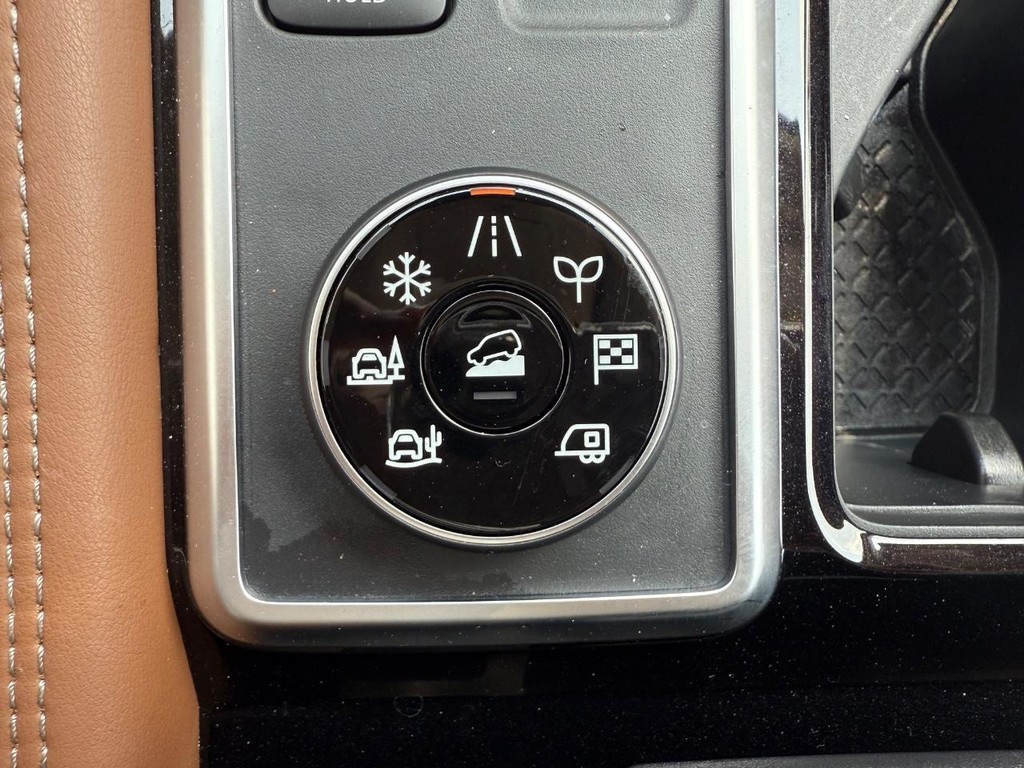 Nissan Pathfinder Vehicle Full-screen Gallery Image 29