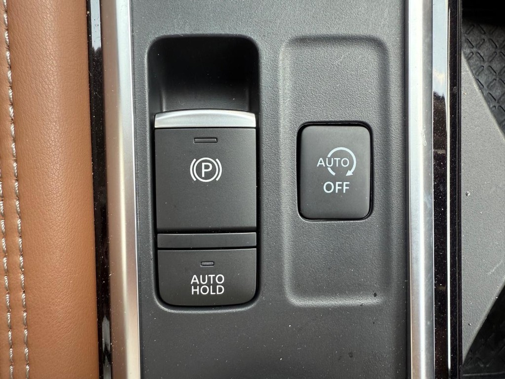 Nissan Pathfinder Vehicle Full-screen Gallery Image 30