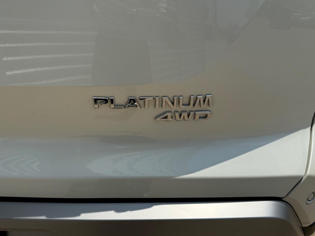 Nissan Pathfinder Vehicle Full-screen Gallery Image 35
