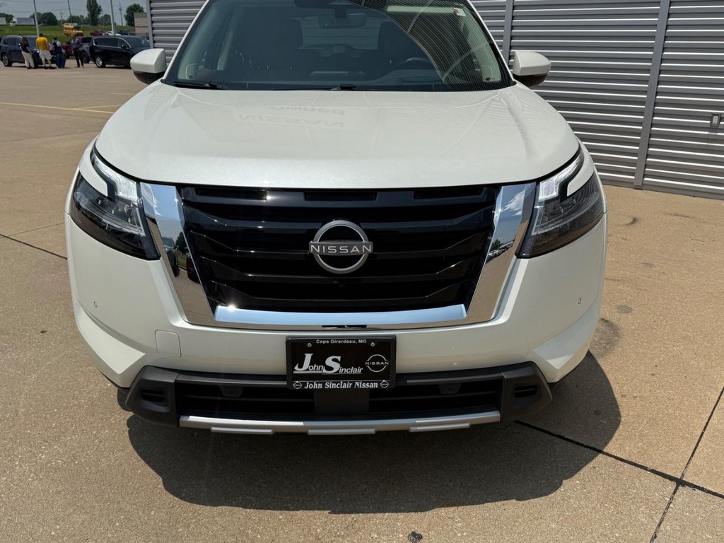 Nissan Pathfinder Vehicle Full-screen Gallery Image 37