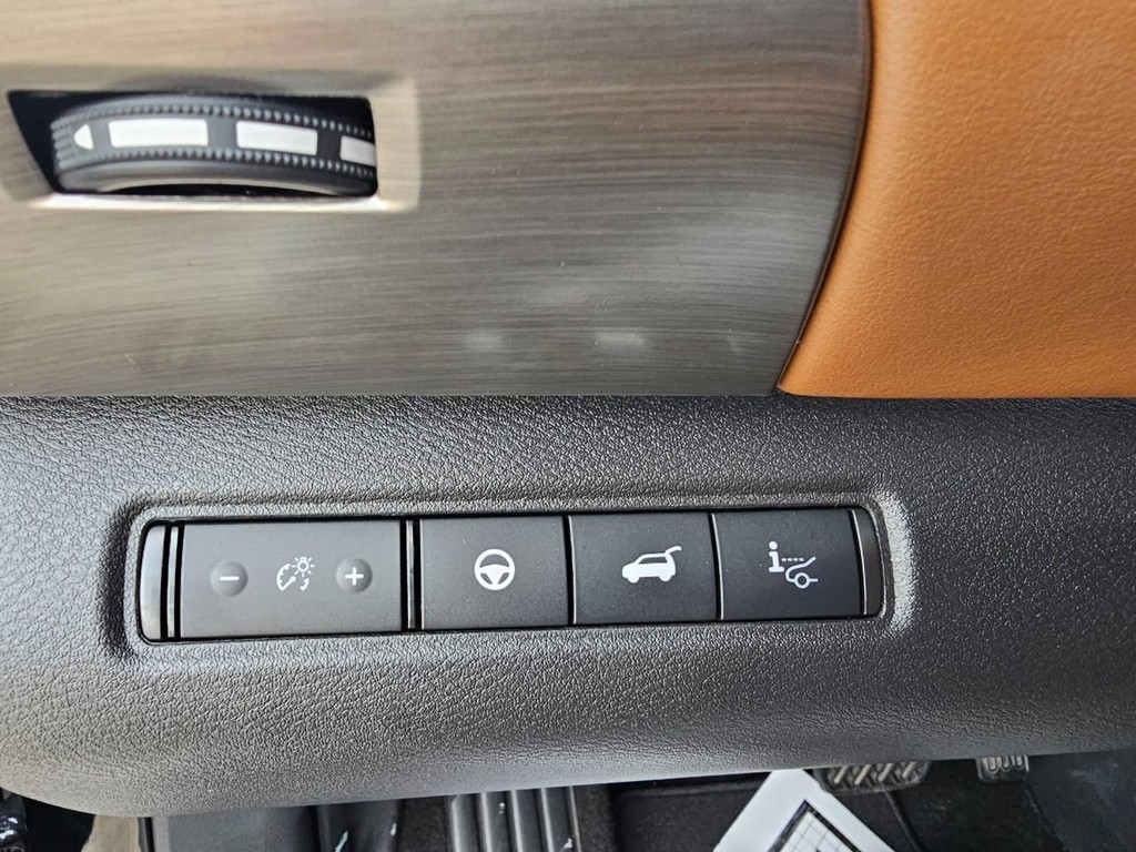 Nissan Pathfinder Vehicle Full-screen Gallery Image 24