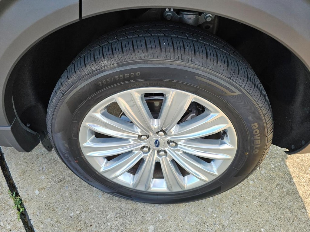 Ford Explorer Vehicle Full-screen Gallery Image 05
