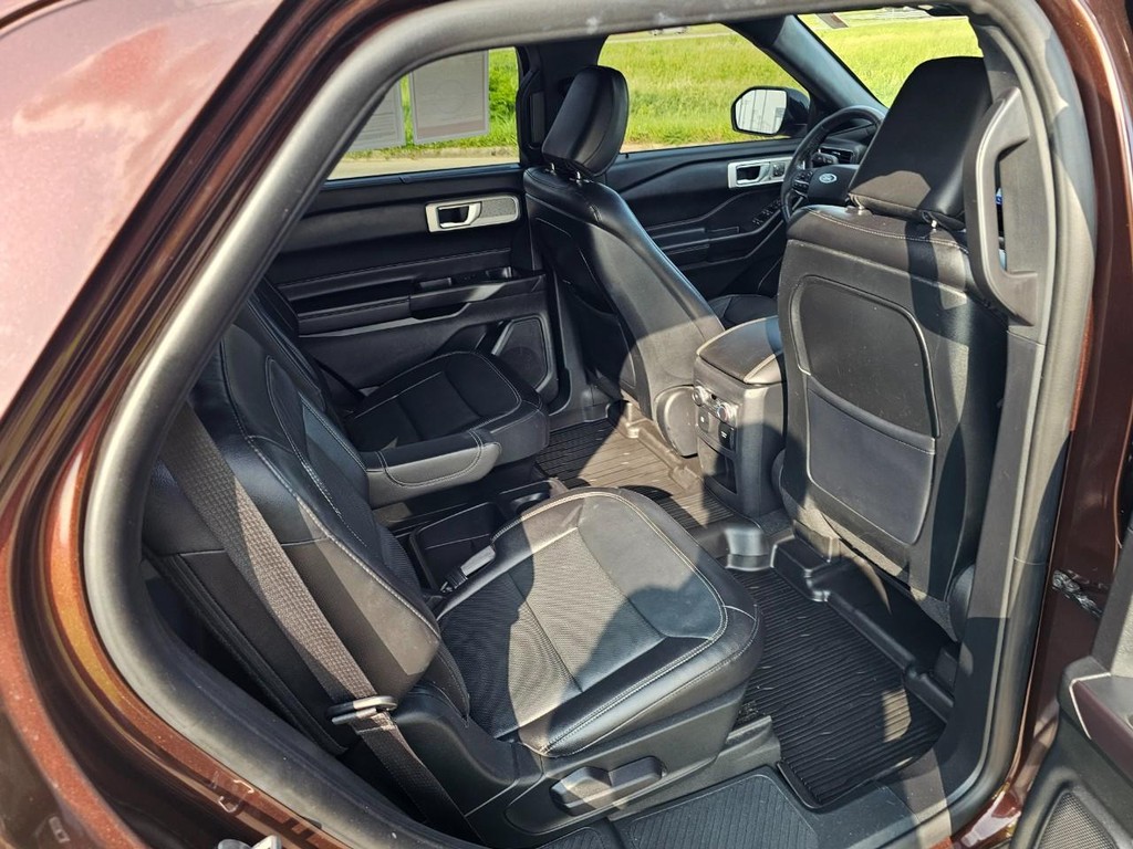 Ford Explorer Vehicle Full-screen Gallery Image 13