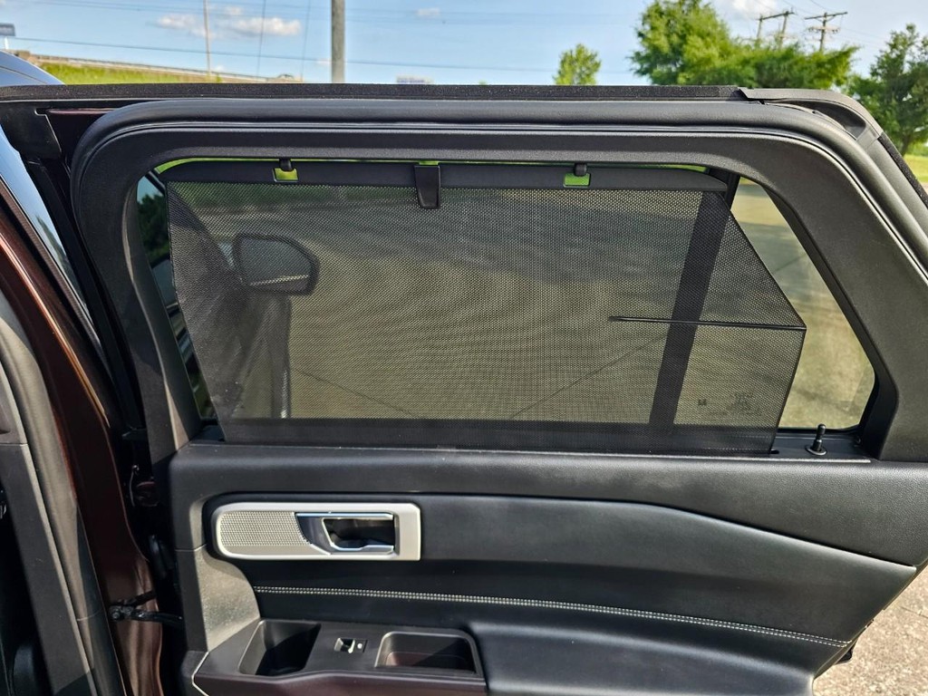 Ford Explorer Vehicle Full-screen Gallery Image 14