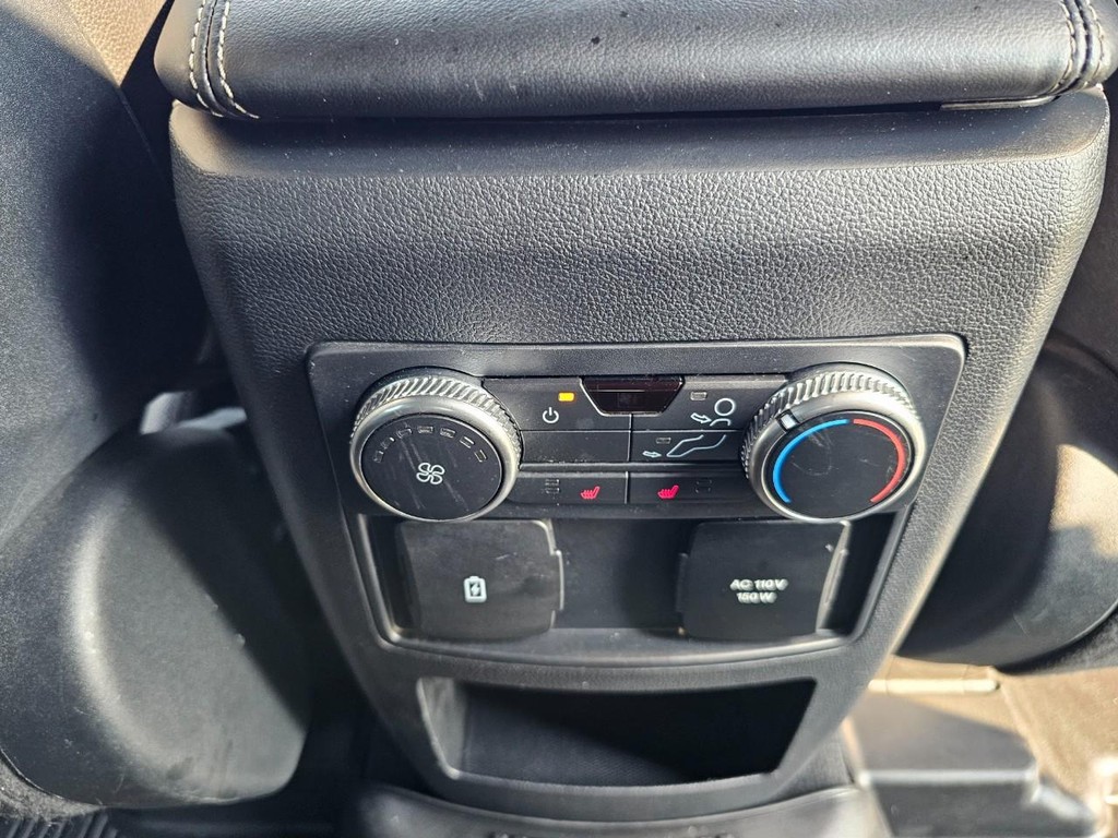 Ford Explorer Vehicle Full-screen Gallery Image 15