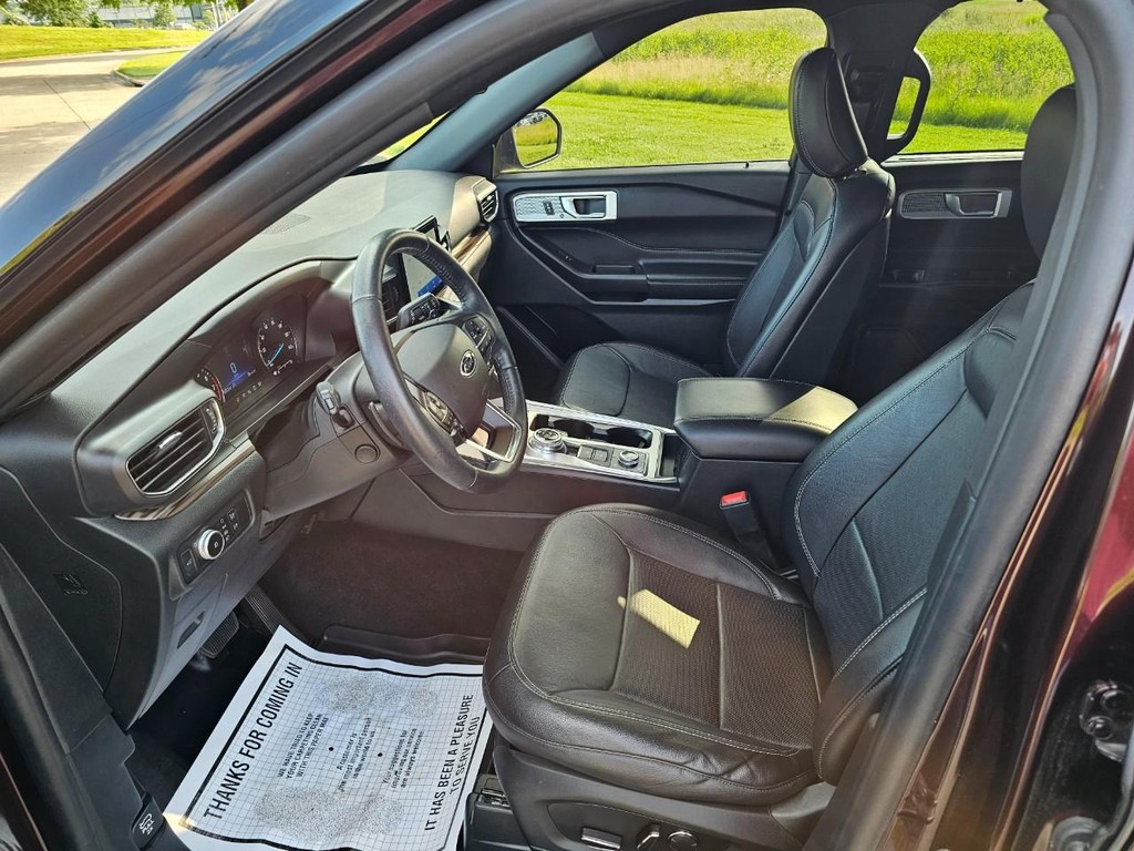 Ford Explorer Vehicle Full-screen Gallery Image 17