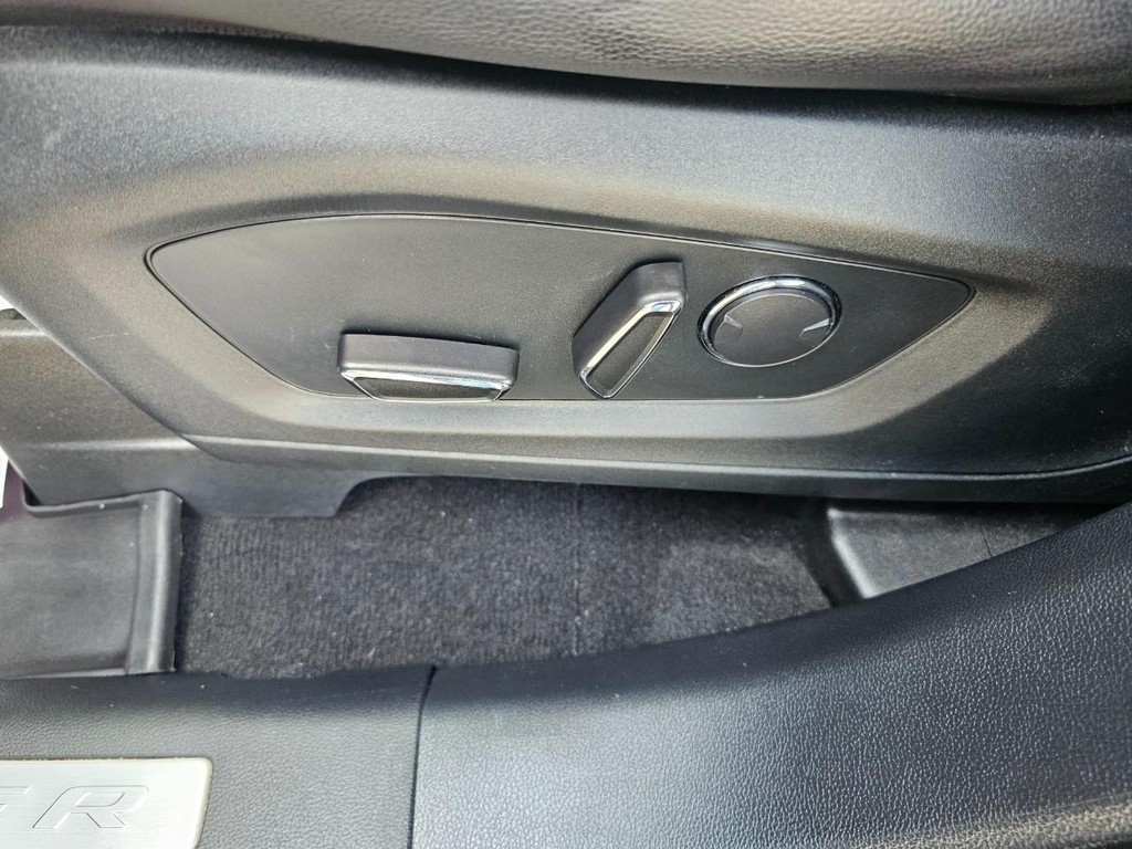 Ford Explorer Vehicle Full-screen Gallery Image 19