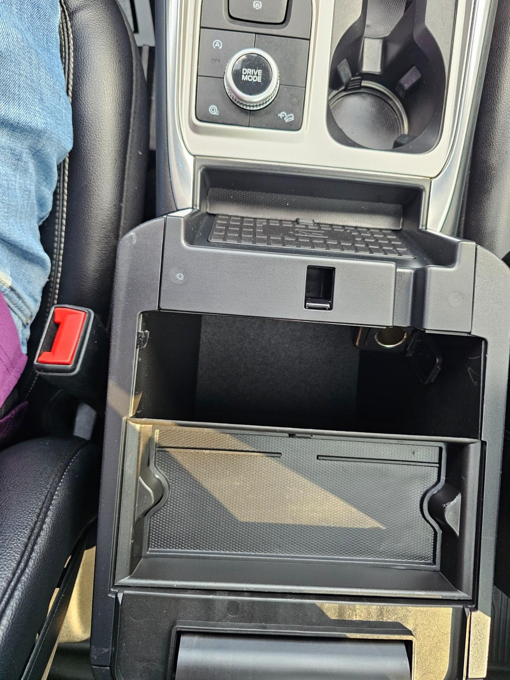 Ford Explorer Vehicle Full-screen Gallery Image 30