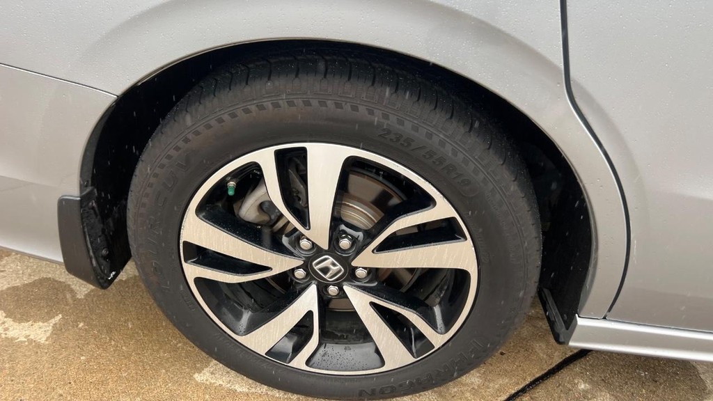 Honda Odyssey Vehicle Full-screen Gallery Image 12