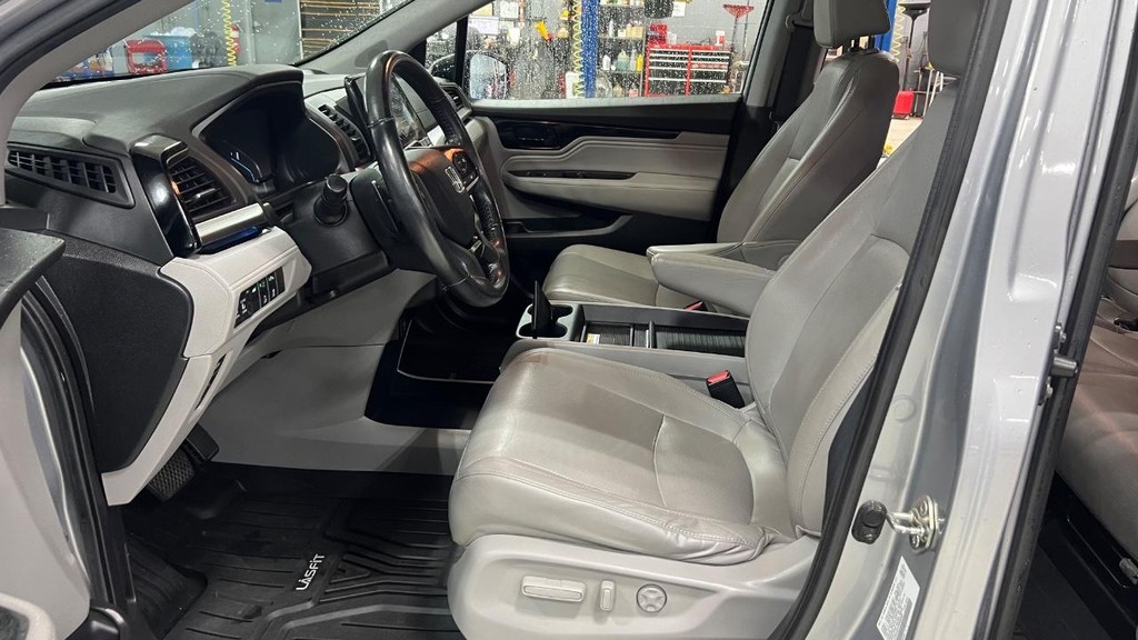 Honda Odyssey Vehicle Full-screen Gallery Image 28
