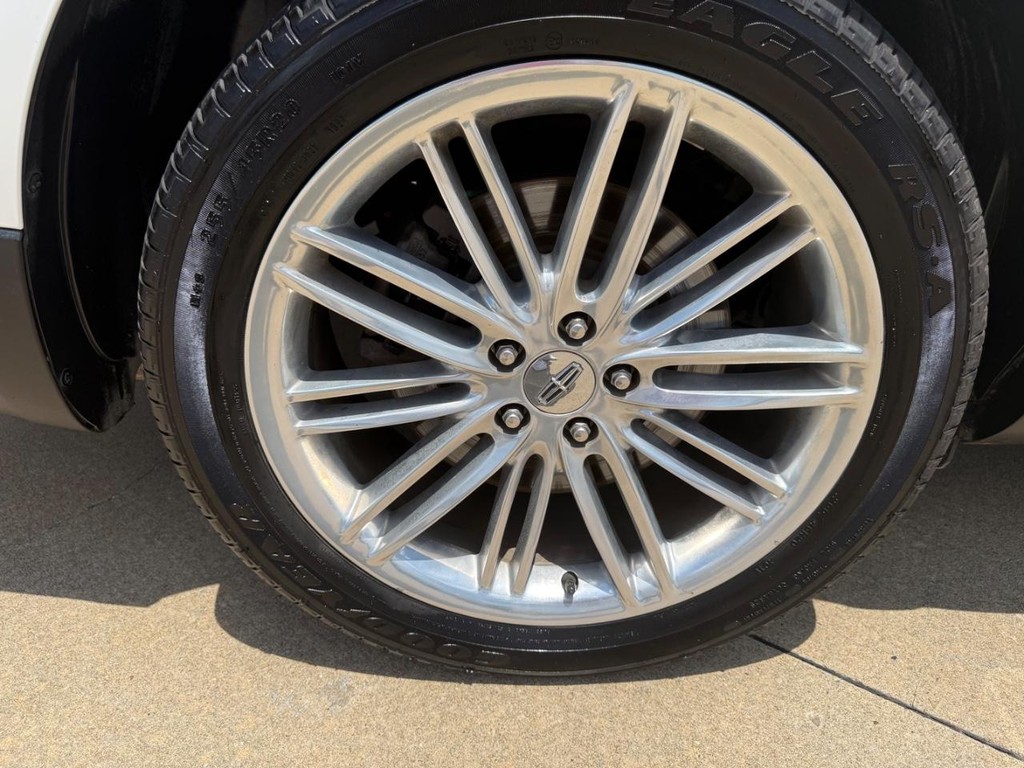 Lincoln MKT Vehicle Full-screen Gallery Image 28